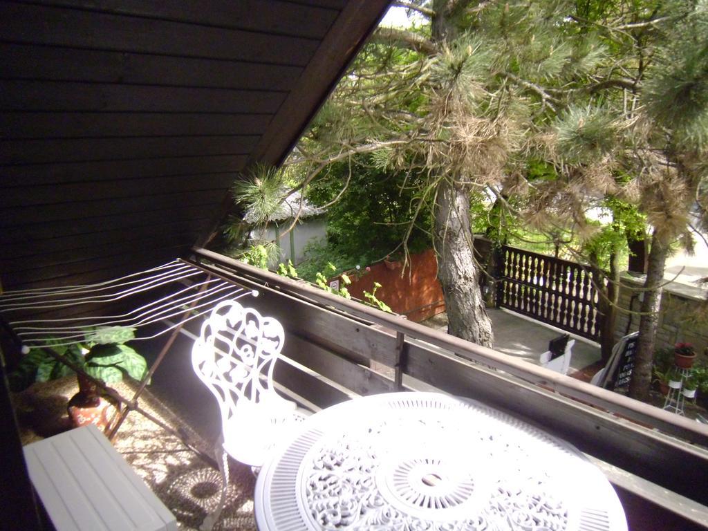 Garden Etterem Kavezo Es Panzio Tahitotfalu Exterior photo